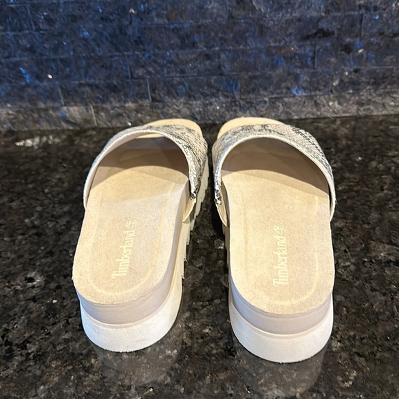 Ladies Timberland snake print slip on sandals, size 7, worn once. - Picture 3 of 5